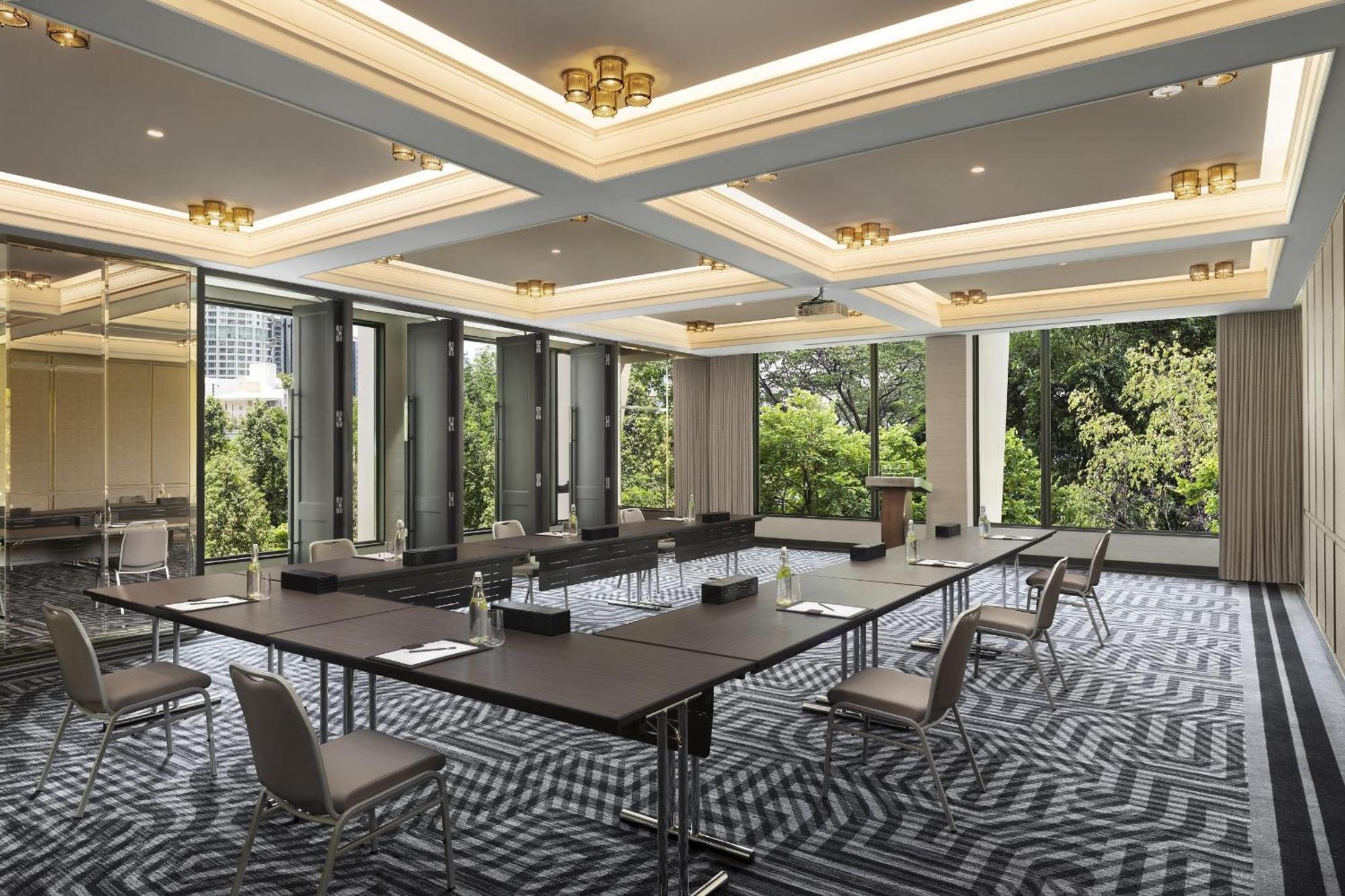 Sindhorn Kempinski 5* 曼谷